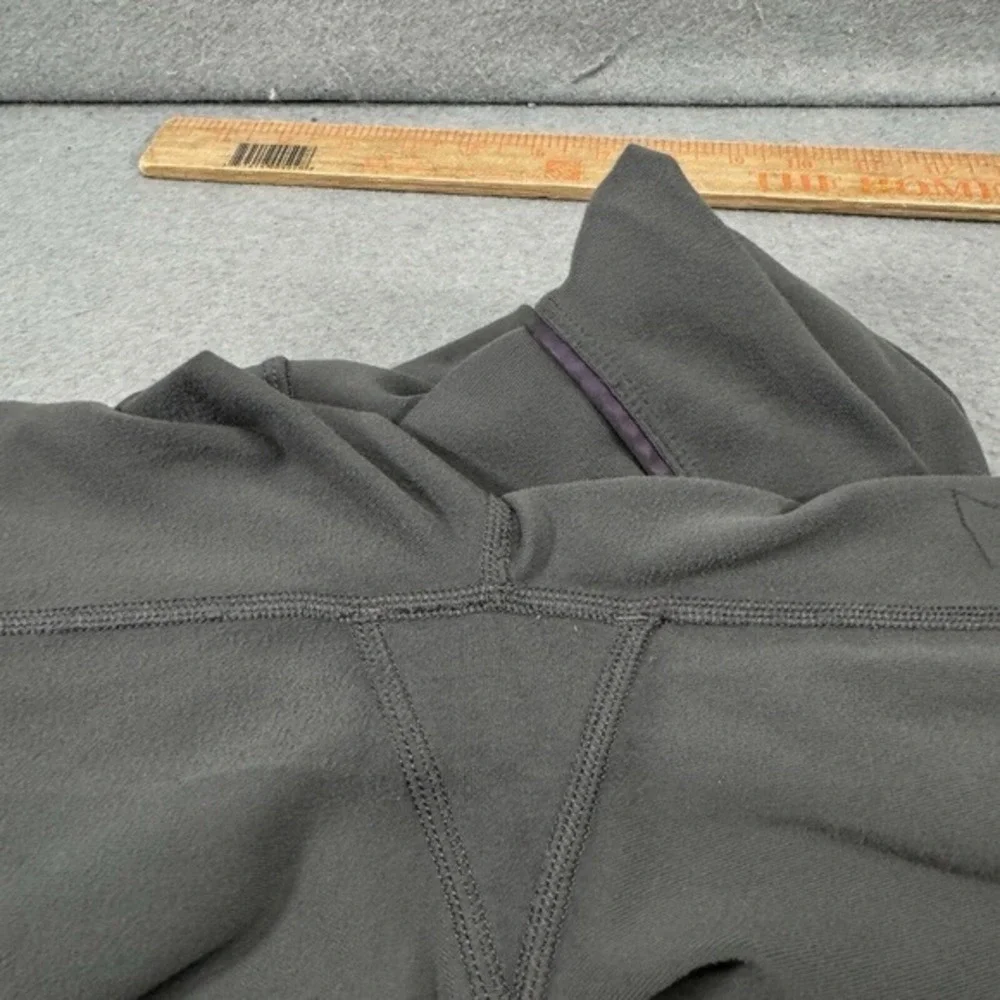TNA Aritzia Shorts Womens Size Small Gray Atmosphere Biker Reflective‎ Workout